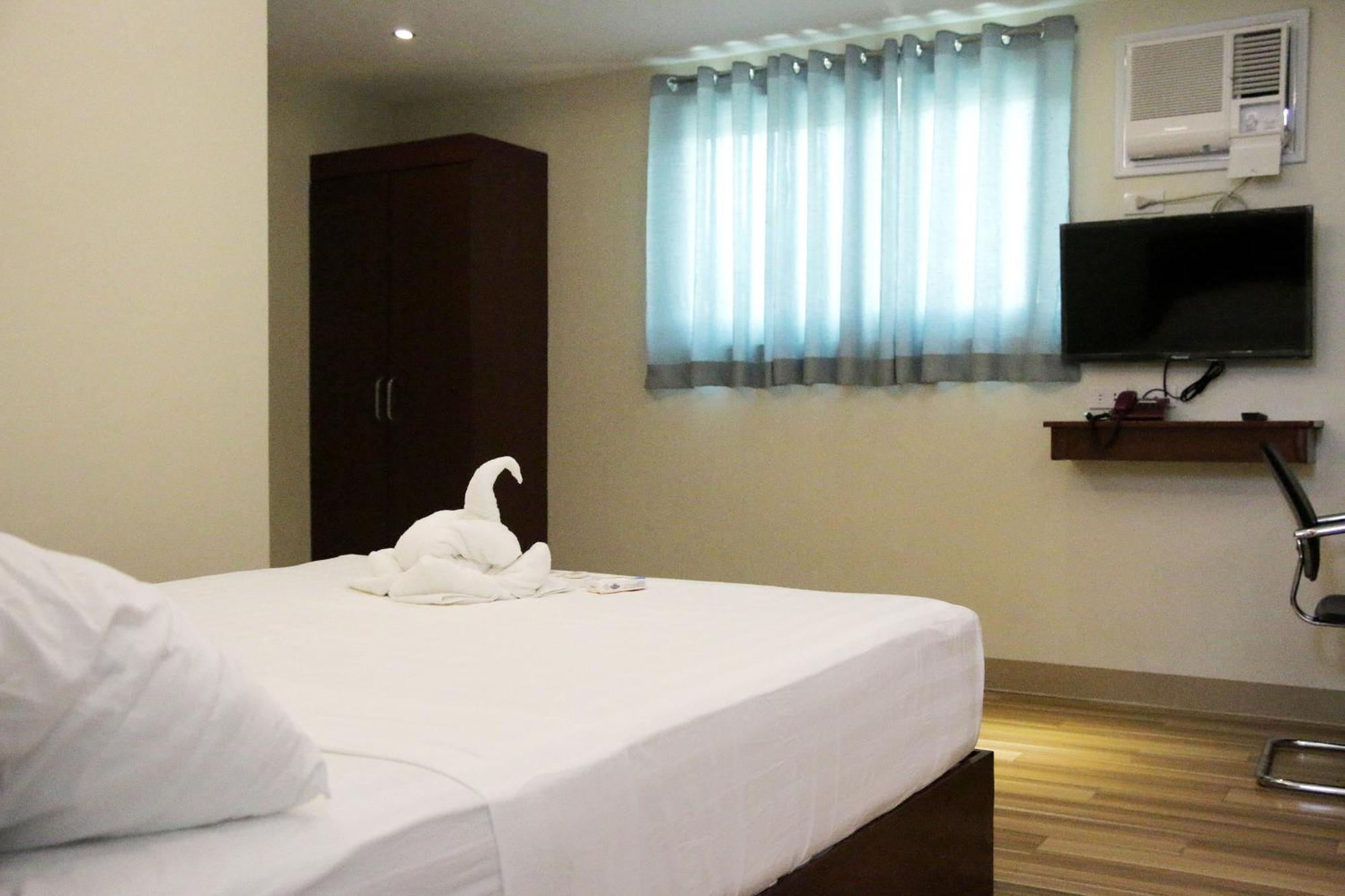 Happytelle Hotel Dipolog Exterior photo